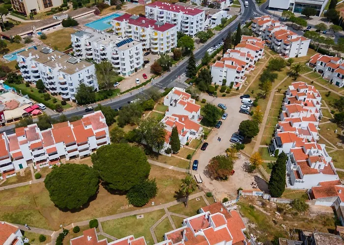 2 Bdr Vilamoura Escape W Balcony By Lovelystay